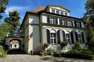 Exklusive Villenwohnung mit herrschaftlichem Charakter, eigener Gartenanteil, Einbauküche – Die vollständige Adresse der Immobilie erhältst du vom Anbieter., 1099 Radeberger Vorstadt, Dresden – Vorschaubild 2