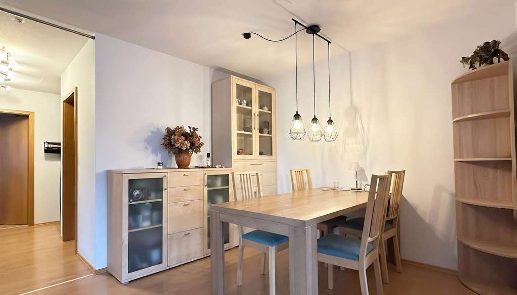 Immobilie in Brackenheim - Attraktive 3,5-Zimmer-Wohnung mit Südbalkon, Einbauküche, Garage & Stellplatz - Bild 2