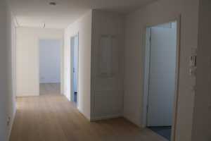 Exklusive, geräumige und neuwertige 2-Zimmer-DG-Wohnung mit Balkon in Mannheim – T4 8, 68161 Mannheim – Vorschaubild 3