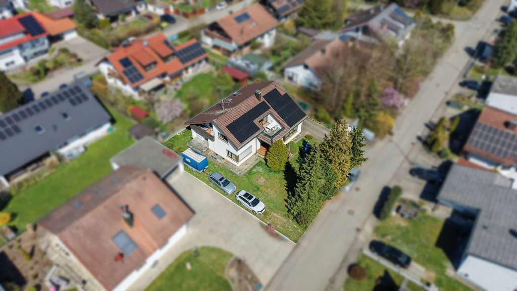 Immobilie in Ostrach - Großzügiges Einfamilienhaus mit 9 Zimmern, Garten und viel Potenzial in ruhiger Lage von Ostrach - Bild 3