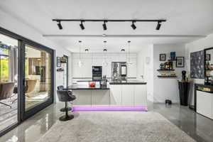 Luxuriöses Architektenhaus mit Spa-Bereich und Parkgrundstück im Rheingau-Taunus – Rheingau-Taunus-Kreis – Vorschaubild 3