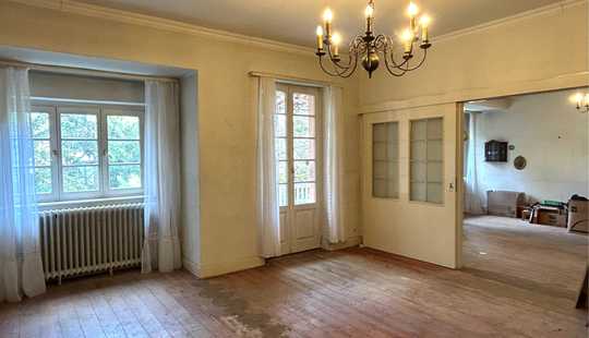 Bild von Freistehende Altbauvilla 200 m² + 100 m² ausbaufähig auf 870 m² großem Grundstück!