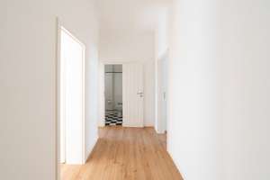 Frisch renovierte Altbauwohnung. Nagelneue EBK und Designbelag, Balkon, Wanne, etc. – Hans-Sachs-Straße 38, 1129 Pieschen-Nord/Trachenberge, Dresden – Vorschaubild 2