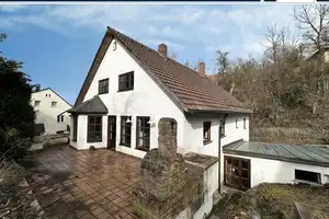 Viel Platz und viel mehr Optionen!
Charmantes Zweifamilienhaus am beliebten Hofberg nahe dem Zentru – Landshut – Vorschaubild 1