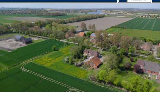 Bild von Ihr Projekt auf dem Land – sanierungsbedürftiges Landhaus mit großer Scheune bei Greetsiel