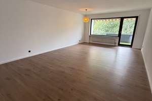 Zentral und ruhig gelegene 3 Zimmer Wohnung 2 Balkone – Falkenstraße 38, 91056 Heiligenloh, Erlangen – Vorschaubild 2