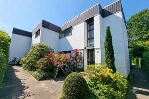 erstklassig geschnittene 3-4 Zimmer-Wohnung (Split-Level) mit eigener Gartenfläche in Sackgassenlage – Die vollständige Adresse der Immobilie erhältst du vom Anbieter., 22399 Poppenbüttel, Hamburg – Vorschaubild 1