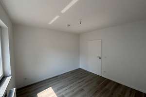 Modernisierte und barrierearme 2-Zimmer Wohnung mit Balkon und Aufzug im Ostviertel – Barbarakirchgang 9, 45139 Ostviertel, Essen – Vorschaubild 11