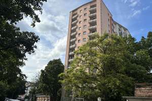 Von privat ! In ruhiger top S-Citylage nahe MILANEO+HBF !  Renovierungsbed. 2-Zi.- WE mit 2 Balkonen