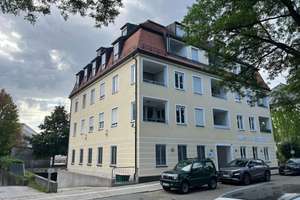 Zentrale 2-Zimmer-Wohnung mit Loggia und Duplex-Stellplatz Mitten in Traunstein – Die vollständige Adresse der Immobilie erhältst du vom Anbieter., 83278 Traunstein – Vorschaubild 2