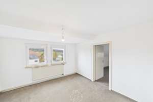 Großzügiges Wohnhaus mit Garten, Balkon und Werkstattflächen – Die vollständige Adresse der Immobilie erhältst du vom Anbieter., 97264 Helmstadt – Vorschaubild 7