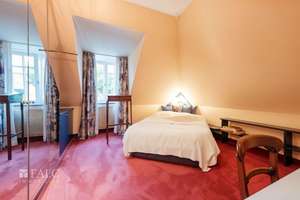 Lichtdurchflutete Dachgeschosswohnung mit außergewöhnlicher Raumhöhe und klassischer Eleganz – Die vollständige Adresse der Immobilie erhältst du vom Anbieter., 81545 Harlaching, München – Vorschaubild 10