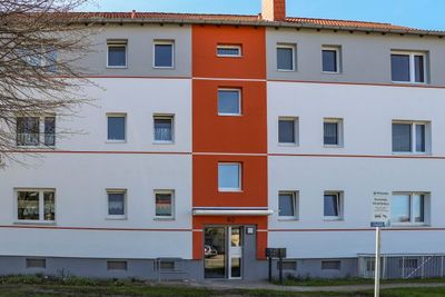 + 1 Zimmer mit modernisiertem Badezimmer und Balkon +