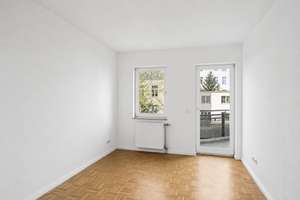 Bezugsfreie und renovierte Wohnung mit Balkon – unkompliziert zur 3-Zimmer-Wohnung umbaubar – Die vollständige Adresse der Immobilie erhältst du vom Anbieter., 13597 Spandau (Ortsteil), Berlin – Vorschaubild 4