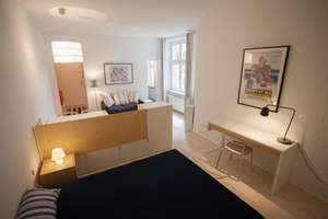 Urban Living in Prenzlauer Berg – möblierte Altbauwohnung mit Charme – Die vollständige Adresse der Immobilie erhältst du vom Anbieter., 10435 Prenzlauer Berg, Berlin – Vorschaubild 1