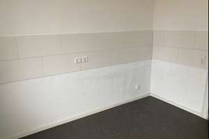 Sehr großzügige Zweizimmerwohnung im dritten Obergeschoss ohne Aufzug! – Dr.-Luppe-Platz 2, 90443 Steinbühl, Nürnberg – Vorschaubild 9