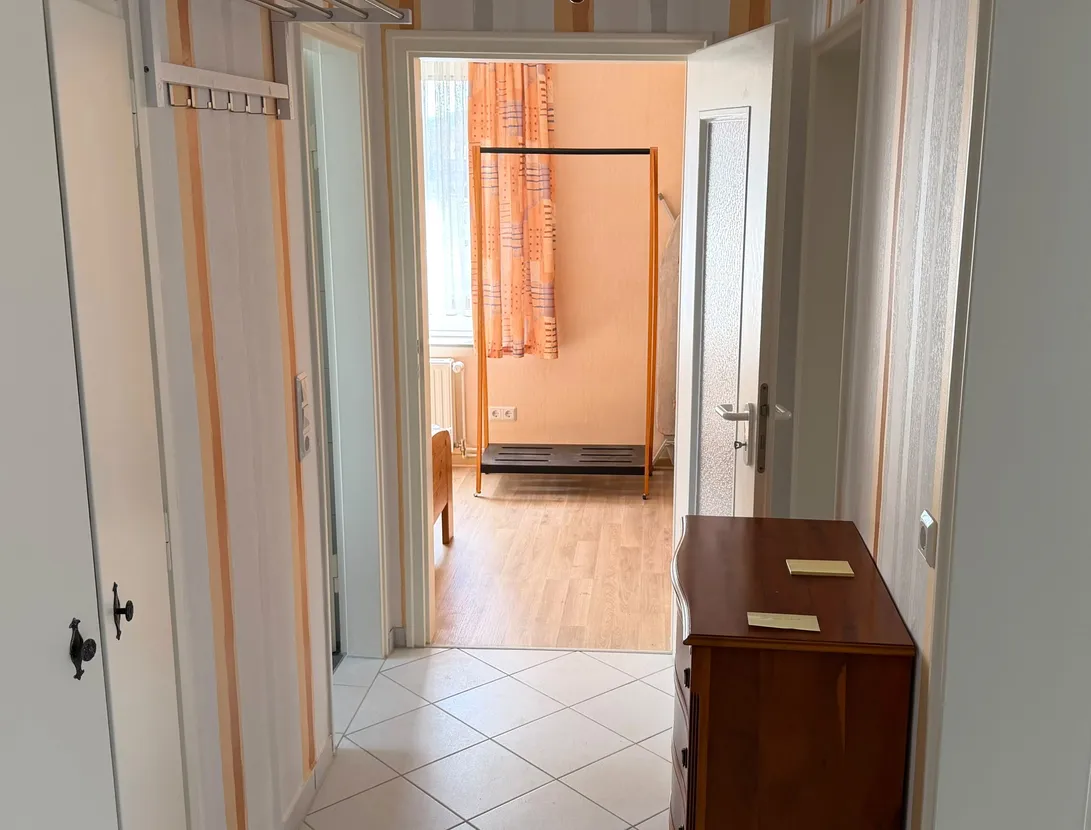 Gepflegte 3- Zimmer- Wohnung mit Einbauküche in Salzgitter- Lebenstedt – Flur