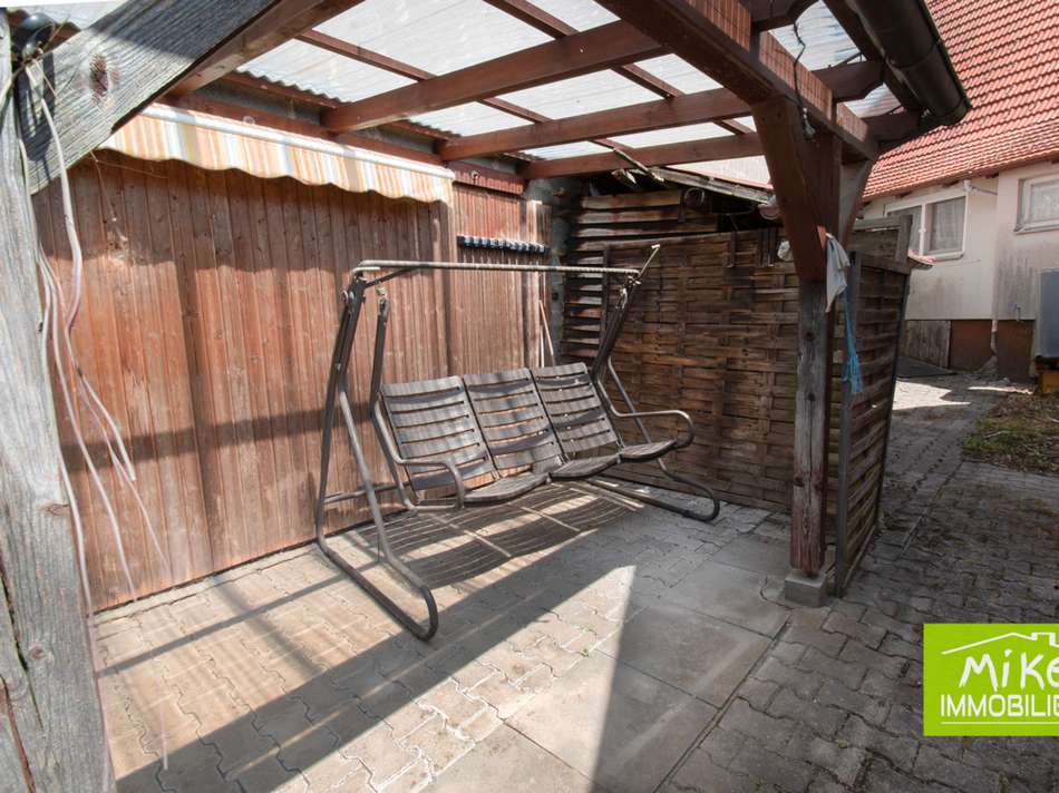 Überdachter Sitzplatz im Garte