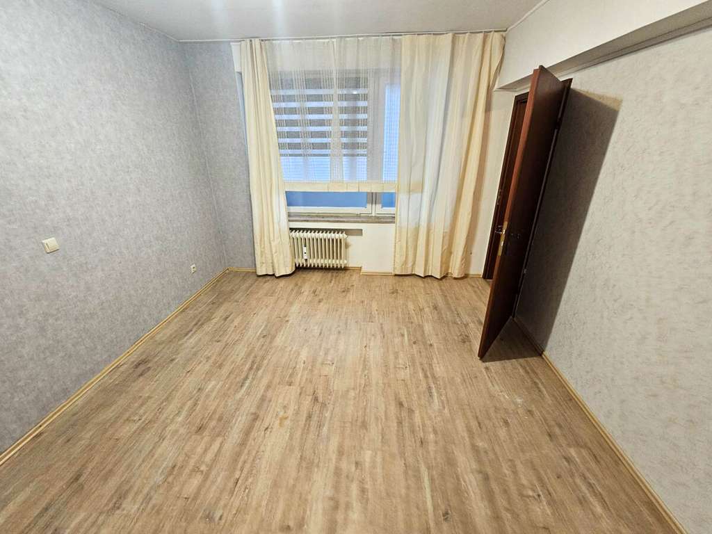 Immobilie in Bad Herrenalb - Gepflegte 2-Zimmer-Wohnung mit Loggia und Tiefgaragenstellplatz in Bad Herrenalb - Bild 2