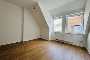 Modernes Wohnen unterm Dach – Sanierte 3-Zimmer-Wohnung mit Balkon – Zeißstraße 1, 9131 Hilbersdorf, Chemnitz – Vorschaubild 4
