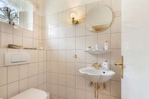 Wohnen mit Privatsphäre – Stilvoller Atrium-Bungalow in Hamburg-Sasel – Die vollständige Adresse der Immobilie erhältst du vom Anbieter., 22393 Sasel, Hamburg – Vorschaubild 2
