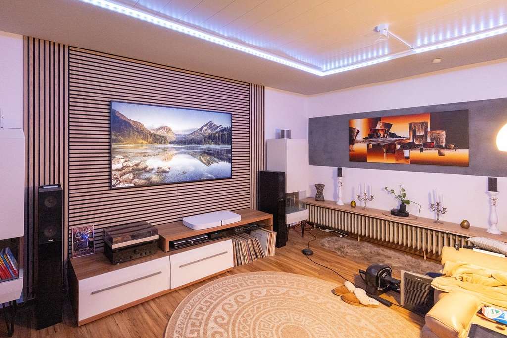 Immobilie in Fröndenberg/Ruhr - Chic und praktisch: Bungalow mit befahrbarem Keller + 2  Büros/Wohnungen - Bild 2