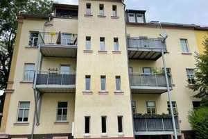 Borna-Heinersdorf: Ruhige 2-Zimmer-Wohnung mit großem Balkon (Hofseite), Laminatboden & Badewanne – Wittgensdorfer Straße 6, 9114 Chemnitz – Vorschaubild 1