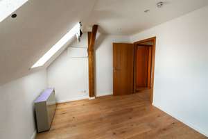 Elegante 4-Zimmer-Dachgeschosswohnung mit Charme – Lichtdurchflutet in Esslingen – Die vollständige Adresse der Immobilie erhältst du vom Anbieter., 73728 Innenstadt, Esslingen am Neckar – Vorschaubild 8