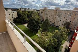 Exklusiv Wohnen mit Weitblick: Sanierte 4-Zi.-Whg mit Süd-Loggia, Lift & Stellplatz – Provisionsfrei – Eduard-Spranger-Straße 24, 80935 Lerchenau-Ost, München – Vorschaubild 4