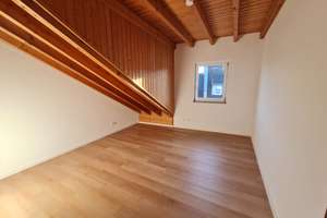 Helle und gemütliche 3-Zimmer-Dachgeschosswohnung mit Balkon, EBK, inkl. TG-Stellplatz in Köln – Frohnhofstr. 104, 50827 Ossendorf, Köln – Vorschaubild 19