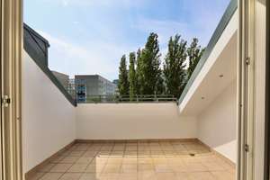 LICHTDURCHFLUTETE DACHGESCHOSSWOHNUNG MIT SONNIGER TERRASSE -  OFFENE WOHNLOUNGE -  ZENTRAL & RUHIG – Koppenstraße 25 tp, 10243 Friedrichshain, Berlin – Vorschaubild 9