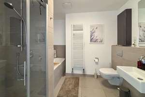 Urbanes Wohnen: Stilvolle 3-Zimmer-Wohnung mit Dachterrasse in bester Innenstadtlage – Die vollständige Adresse der Immobilie erhältst du vom Anbieter., 26122 Innenstadt, Oldenburg (Oldenburg) – Vorschaubild 4