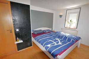 EFH in Hanglage mit Top-Blick auf die Veste - Ruhig, zentral, Anliegerstraße – Die vollständige Adresse der Immobilie erhältst du vom Anbieter., 96450 Mitte, Coburg – Vorschaubild 2