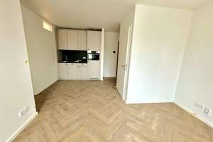 Sehr ruhige Wohnung zum Innenhof mit EBK, Abstellkammer, Balkon und Waschmaschinenanschluss! – Otto-Franke-Straße 45, 12489 Adlershof, Berlin – Vorschaubild 2