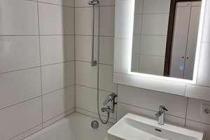 Sanierte 3-Zimmer-Wohnung mit 2 Balkonen im 2. OG in Erlangen-Alterlangen – Schallershofer Str. 46a, 91056 Steinforst, Erlangen – Vorschaubild 1