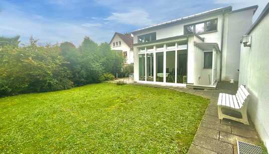 Bild von Unweit des Shopping Paradieses Nordwestzentrum! Wunderschönes Haus in exklusiver Wohngegend