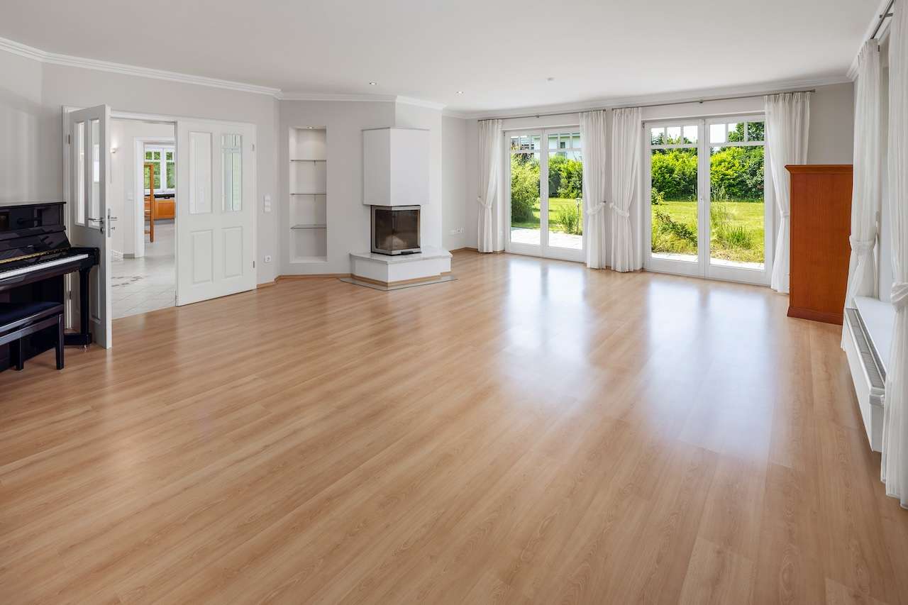 Immobilie in Grönwohld - Ein großzügiges und elegantes Zuhause mitten im Grün - separates Baugrundstück inklusive - Bild 2