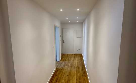Kernsanierte 2-Zimmer-Wohnung mit Balkon & Duplex-Stellplatz – Erstbezug nach Sanierung