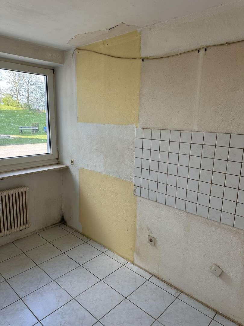 Große leerstehende und unrenovierte Wohnung im Erdgeschoss, München Kreis – Bild 4