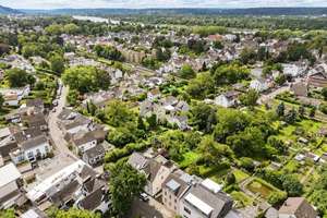 Entwicklungsfähige Doppelhaushälfte mit Garten in Bonn-Oberkassel-Nord frei ab August – Die vollständige Adresse der Immobilie erhältst du vom Anbieter., 53227 Oberkassel, Bonn – Vorschaubild 4