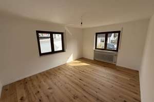 Schönes Zweifamilienhaus mit frisch sanierten Wohnungen – Am Eichenrangen 23, 90571 Schwaig bei Nürnberg – Vorschaubild 3