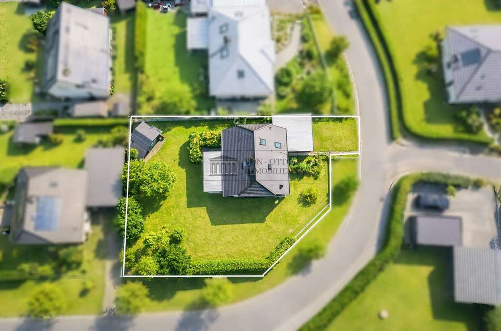 Immobilie in Toppenstedt - Einfamilienhaus mit Kamin, Südterrasse & Dachboden - Bild 1