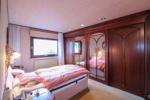 Familienfreundliches Zuhause mit großem Garten, Pool und Potenzial in ruhiger Lage von Gröbenzell! – Die vollständige Adresse der Immobilie erhältst du vom Anbieter., 82194 Gröbenzell – Vorschaubild 9