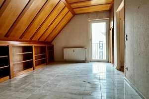 Charmante 2 Zimmer Dachgeschosswohnung mit Balkon sowie PKW-Stellplatz zum Eigennutz! – Düsseldorf – Vorschaubild 7