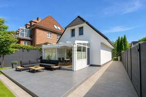 Zuhause ankommen - hochwertig, mit Solaranlage, Wintergarten und großzügigem Raumkonzept