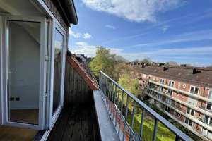 *von privat*  sonnige 2-Zimmer-Dachgeschosswohnung in Eimsbüttel
