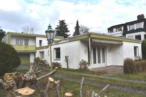 Abriss mit Neubebauung 
oder komplette Sanierung notwendig - 
Haus v. 1968, schöne Gartenanlage! – Berlin – Vorschaubild 1