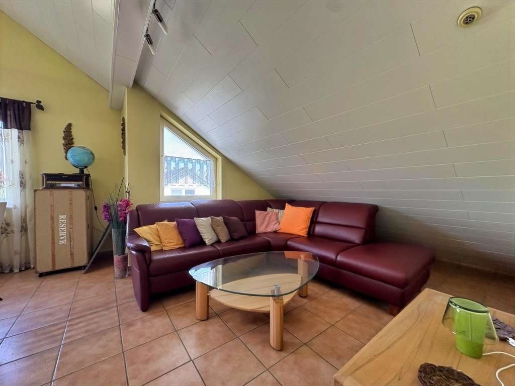 Immobilie in Hechingen - DG-Wohnung mit PKW-Stellplatz in ruhiger Randlage - Bild 3