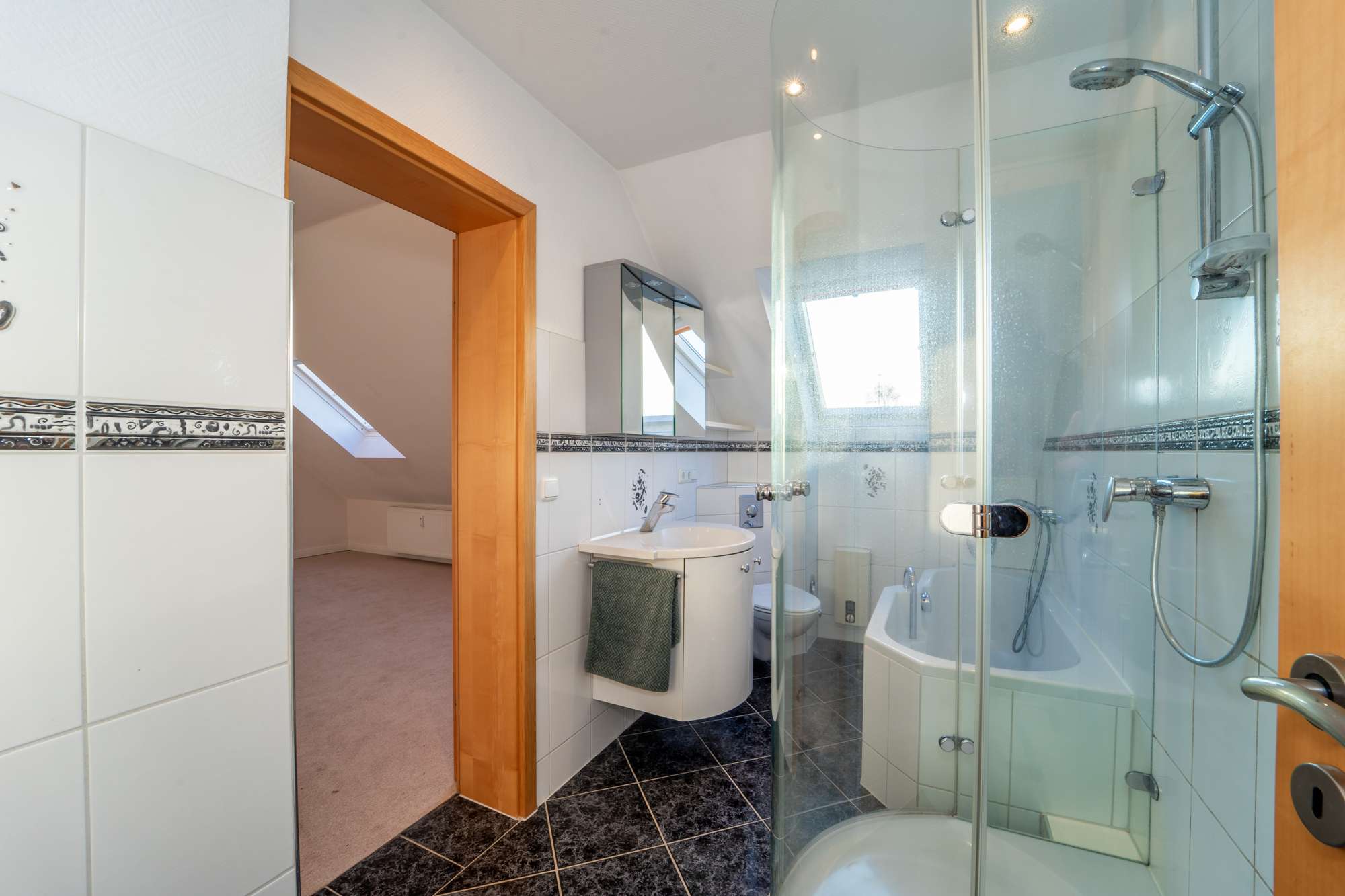 Immobilie in Scharbeutz - Ruhe, Licht und Nähe zur Ostsee- Dachgeschosswohnung in Scharbeutz nahe Ostsee und Kammerwald - Bild 6