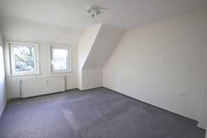 Kapitalanlage mit Potenzial: 3-Zimmer-DG-Wohnung mit Aussenstellplatz in Bremen nahe Mercedes – Die vollständige Adresse der Immobilie erhältst du vom Anbieter., 28327 Ellener Feld, Bremen – Vorschaubild 5
